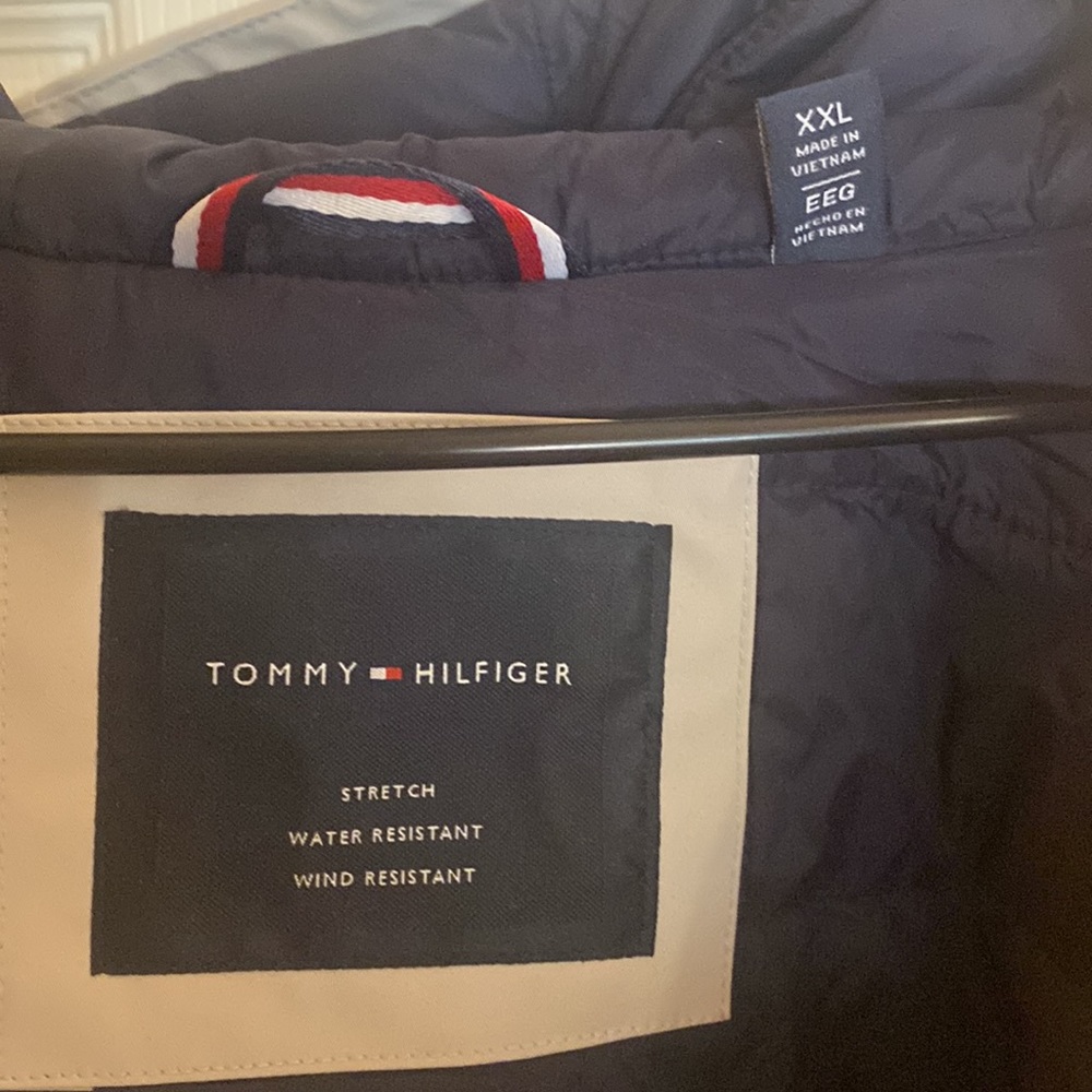 MENS NEW WITH TAGS TOMMY HILFIGER WATER RESISTANT & WIND RESISTANT JACKET - Picture 3 of 3